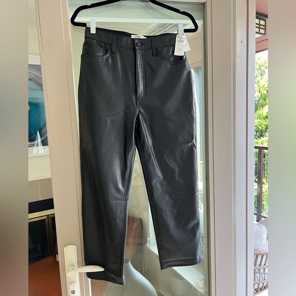 Abercrombie & Fitch Vegan Leather Pant - Size 28 Short - Unworn with tags